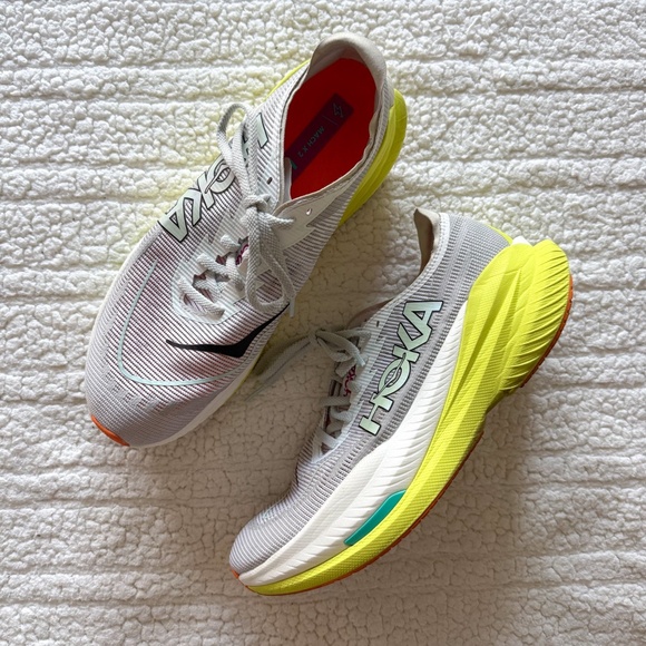 Athletic_Shoes